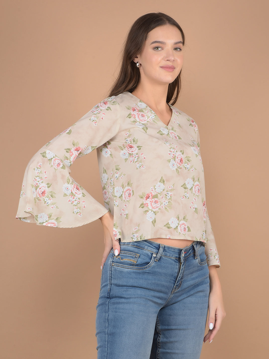 Beige Floral Print V-Neck Crop Top-Women Tops-Crimsoune Club