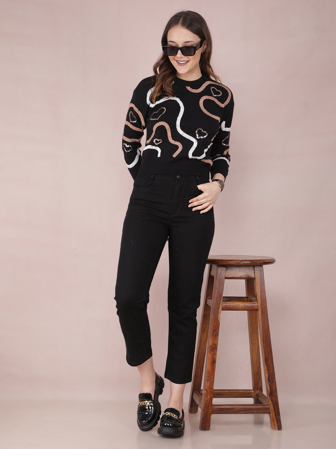 Black Graphic Print Crop Sweater-Women Sweaters-Crimsoune Club