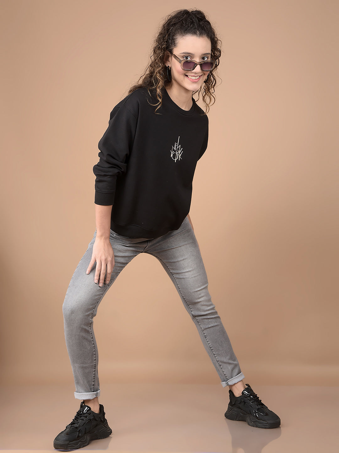 Black Graphic Print Sweatshirt-Women Sweatshirts-Crimsoune Club