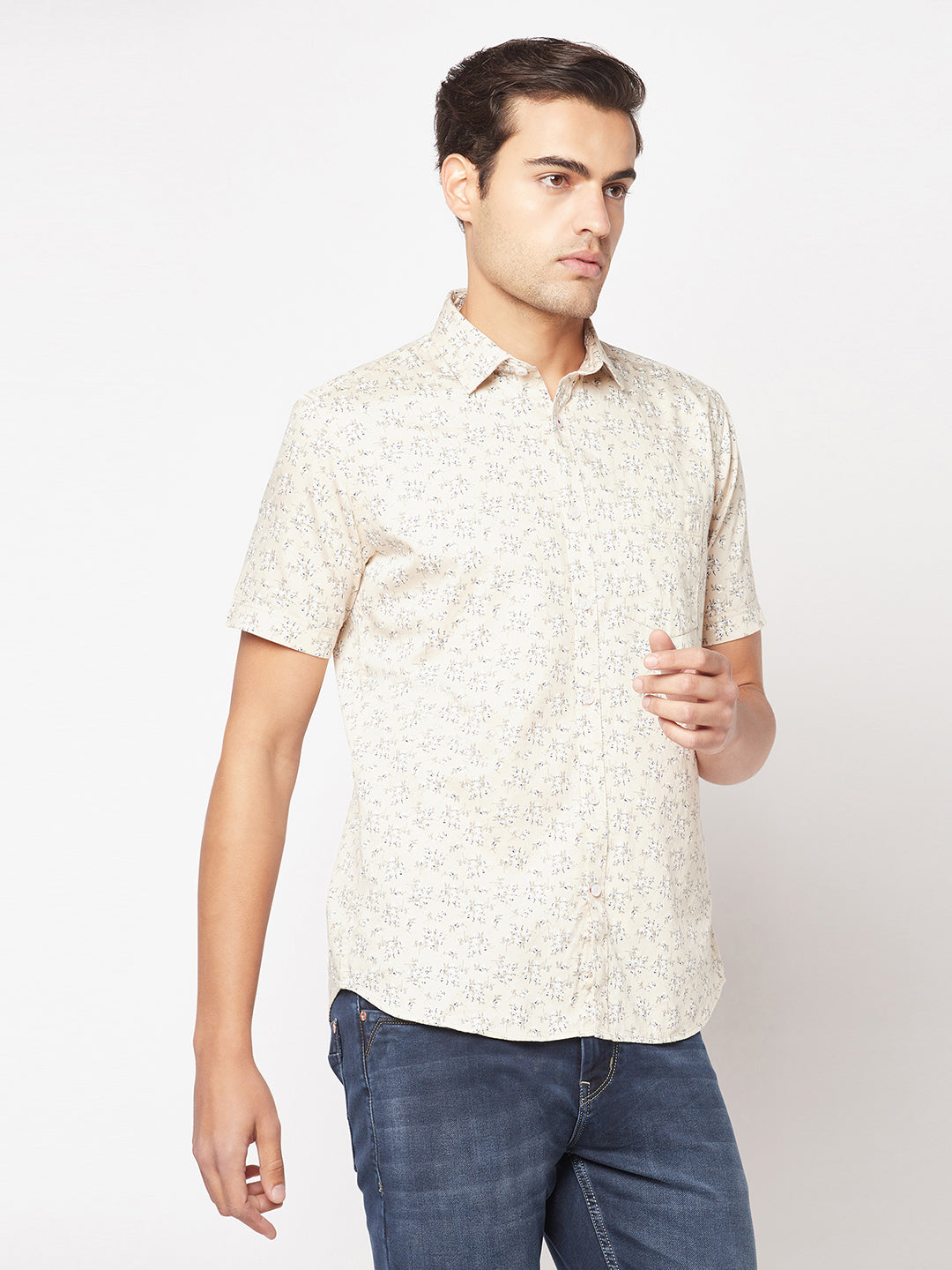  Short-Sleeved Floral Shirt